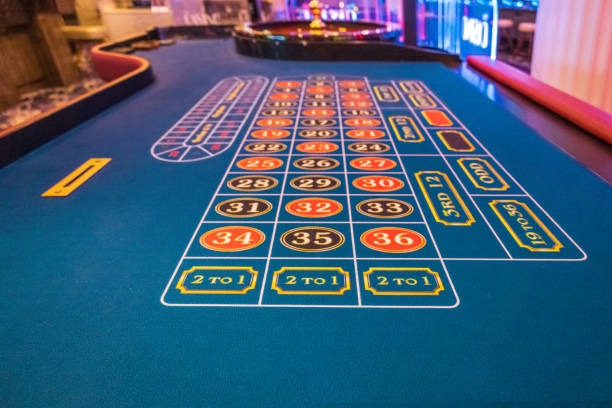 Live dealer blackjack and roulette tables